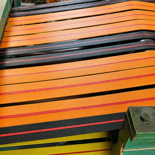 Flat transmission belt surface